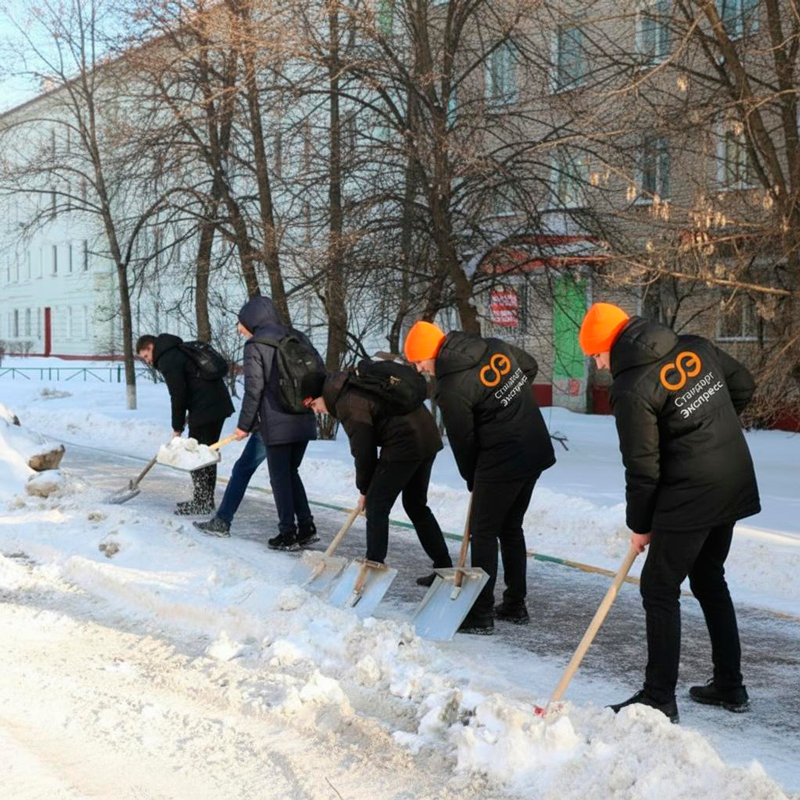 Уборка снега с крыш и территорий в Малмыже